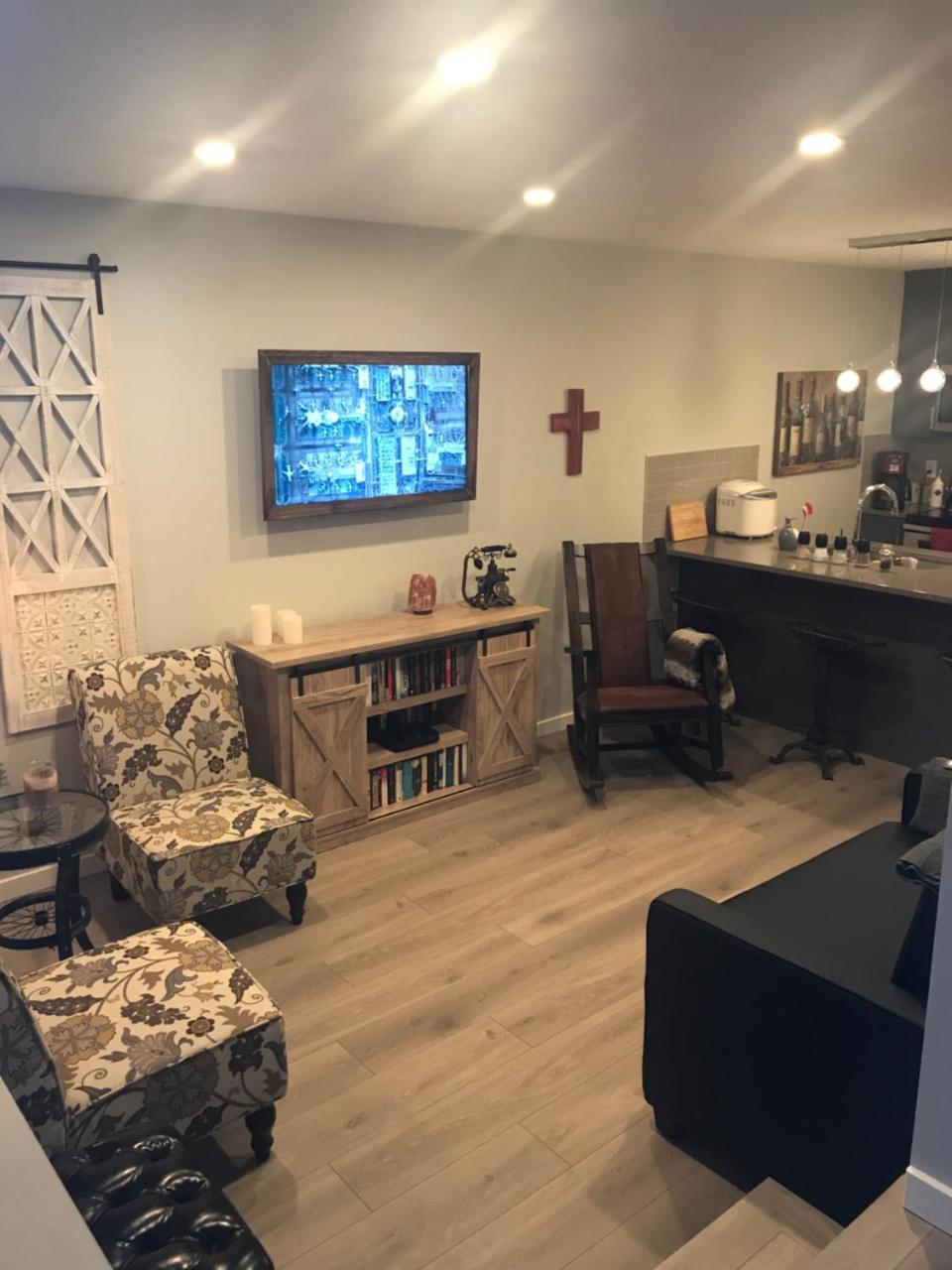 Home Sweet Condo Calgary Bagian luar foto