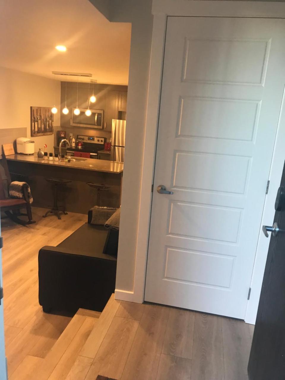 Home Sweet Condo Calgary Bagian luar foto
