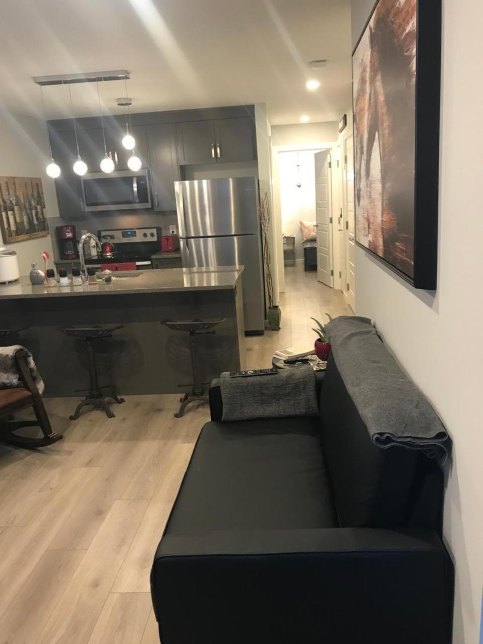 Home Sweet Condo Calgary Bagian luar foto